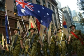 Binh sỹ Australia tham gia diễu hành trong lễ ANZAC tại Sydney ngày 25/4. (Nguồn: AFP/TTXVN)