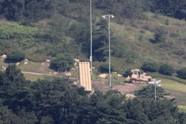 Hệ thống phòng thủ tên lửa tầm cao giai đoạn cuối (THAAD) được triển khai tại Seongju ngày 12/9. (Nguồn: Yonhap/TTXVN)