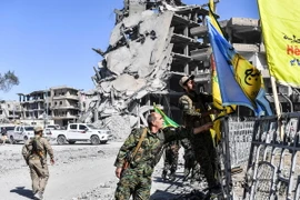 Lực lượng dân chủ Syria (SDF) do Mỹ hậu thuẫn sau khi giải phóng hoàn toàn thành phố Raqqa từ IS ngày 17/10. (Nguồn: AFP/TTXVN)