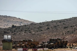 Binh sỹ Thổ Nhĩ Kỳ tại khu vực biên giới Syria- Thổ Nhĩ Kỳ ngày 8/10. (Nguồn: AFP/TTXVN)