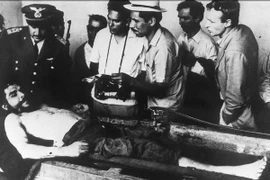 Thi thể người anh hùng huyền thoại Ernesto "Che" Guevara tại Vallegrande, Bolivia ngày 10/10/1967. (Nguồn: AFP/TTXVN)