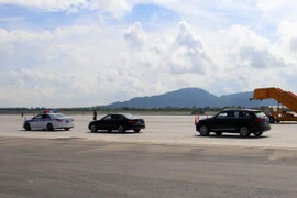 Luyện tập đón các đoàn đến tham dự APEC tại Đà Nẵng. (Ảnh: Trần Lê Lâm/TTXVN)