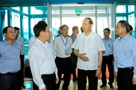 Chủ tịch nước Trần Đại Quang đi thăm và kiểm tra công tác đảm bảo an ninh, trật tự trong việc đón tiếp các nhà lãnh đạo các nền kinh tế thành viên APEC tại sân bay quốc tế Đà Nẵng. (Ảnh: Nhan Sáng/TTXVN)