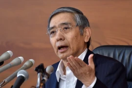Thống đốc Ngân hàng Trung ương Haruhiko Kuroda tại cuộc họp báo ở Tokyo. (Nguồn: AFP/TTXVN) 