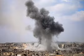Cảnh đổ nát sau các cuộc giao tranh tại thành phố Daraa, miền nam Syria. (Nguồn: AFP/TTXVN)