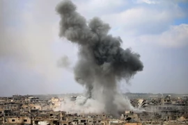 Cảnh đổ nát sau các cuộc giao tranh tại thành phố Daraa, miền nam Syria. (Nguồn: AFP/TTXVN)