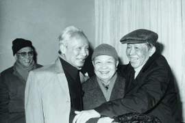 Tổng Bí thư Lê Duẩn cùng hai người bạn chiến đấu và cộng sự gần gũi: Trường Chinh, Phạm Văn Đồng. (Nguồn: TTXVN)