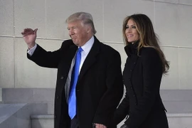 Tổng thống đắc cử Donald Trump (trái) và phu nhân Melania Trump (phải) tại Washington, DC. (Nguồn: AFP/TTXVN) 