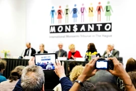 Phiên tòa luận tội tập đoàn hóa chất Monsanto tại La Hay (Hà Lan) ngày 18/4. (Nguồn: AFP/TTXVN) 