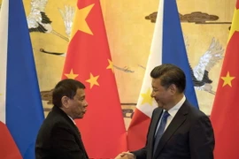  Chủ tịch Tập Cận Bình (phải) và Tổng thống Rodrigo Duterte (trái). (Nguồn: EPA/TTXVN) 