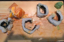 Đừng bao giờ tin những người có hành động "lệch chuẩn" như thế này