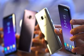 Điện thoại Samsung Galaxy S8 được trưng bày tại một cửa hàng ở Seoul ngày 13/4. (Nguồn: AFP/TTXVN) 