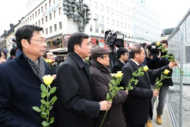 Việt Nam đặt hoa tưởng niệm nạn nhân vụ tấn công tại Thụy điển