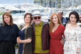 Các thành viên Hội đồng giám khảo Liên hoan phim Cannes 2017 tại lễ khai mạc liên hoan phim ở Cannes, Pháp ngày 17/5. (Nguồn: THX/TTXVN) 