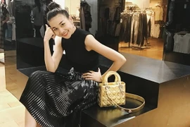 Thanh Hằng vẫn trung thành với phong cách tối giản.