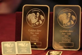 Vàng miếng được bày tại cửa hàng Lotte ở Seoul, Hàn Quốc. (Nguồn: YONHAP/TTXVN) 