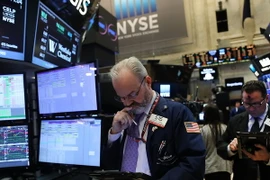 Các nhà giao dịch tại thị trường chứng khoán New York. (Nguồn: AFP/TTXVN) 