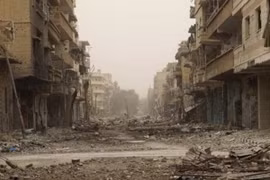 Cảnh đổ nát tại Deir al-Zor, Syria sau các cuộc không kích. (Nguồn: REUTERS/TTXVN) 