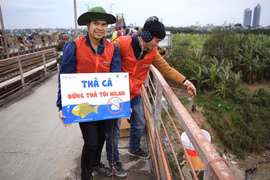 "Thả cá đừng thả nilông" - thông điệp nóng nhất ngày ông Táo
