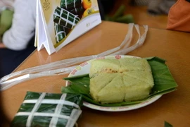 Chiếc bánh chưng được làm tại Nhật Bản bởi nhóm Betoaji. (Nguồn: TTXVN)