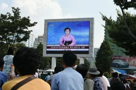 Phát thanh viên Đài truyền hình Trung ương Triều Tiên đưa tin về vụ thử hạt nhân thứ 5 của nước này. (Nguồn: YONHAP/TTXVN) 