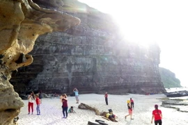 Hang Câu ở Lý Sơn (Quảng Ngãi) đã được công nhận Di tích cấp Quốc gia và đang vươn tầm ra thế giới. 