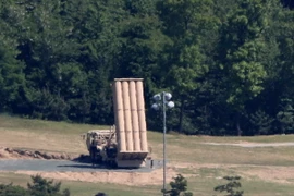 Hệ thống phòng thủ tên lửa tầm cao giai đoạn cuối (THAAD) được triển khai tại Seongju, tỉnh Bắc Gyeongsang, Hàn Quốc ngày 19/5. (Nguồn: EPA/TTXVN)