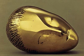  Bức tượng đồng "La muse endormie" lập kỷ lục đấu giá