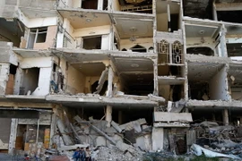 Cảnh đổ nát sau các cuộc giao tranh tại Ghouta ngoại ô phía Đông thủ đô Damascus ngày 24/4. (Nguồn: AFP/TTXVN)