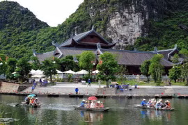Khu du lịch Tràng An-Bái Đính là điểm du lịch thu hút đông đảo du khách trong nước và quốc tế. (Ảnh: Thanh Hà/TTXVN)