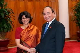 Thủ tướng Nguyễn Xuân Phúc tiếp bà Pratibha Mehta, Điều phối viên Thường trú Liên hợp quốc, kiêm Trưởng Đại diện UNDP đến chào từ biệt. (Ảnh: Thống Nhất/TTXVN)