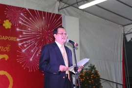  Đại sứ Nguyễn Tiến Minh phát biểu tại Tết cộng đồng. (Ảnh: Việt Hải/Vietnam+)
