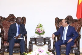 Thủ tướng Nguyễn Xuân Phúc tiếp ông Ousmane Dione, Giám đốc Quốc gia Ngân hàng Thế giới (WB) tại Việt Nam. (Ảnh: Thống Nhất/TTXVN)