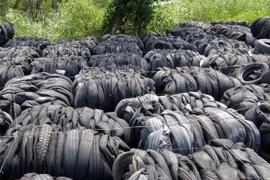 Lốp xe đã qua sử dụng tồn đọng tại cảng Cát Lái bị Cục Hải quan TP.HCM thu giữ. (Ảnh: Hoàng Hải/Vietnam+)