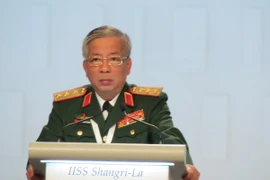 Thứ trưởng Bộ quốc phòng Nguyễn Chí Vịnh phát biểu tại phiên họp toàn thể thứ tư. (Ảnh: Việt Dũng/TTXVN) 