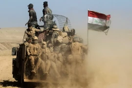  Binh sĩ Iraq trong chiến dịch truy quét IS tại Qayyarah, Mosul ngày 20/10. (Nguồn: AFP/TTXVN) 