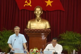 Ủy viên Bộ Chính trị, Bí thư Trung ương Đảng, Chủ nhiệm Ủy ban Kiểm tra Trung ương Trần Quốc Vượng làm việc với Ban Thường vụ Thành ủy Cần Thơ. (Ảnh: Ngọc Thiện/TTXVN) 
