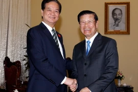 Thủ tướng Nguyễn Tấn Dũng tiếp Phó Thủ tướng Lào Somsavat Lengsavad. (Ảnh: Đức Tám/TTXVN)