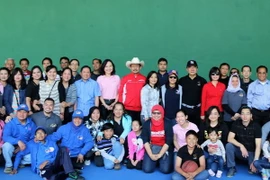 Các đại biểu chụp ảnh trong ngày Đại gia đình ASEAN ở Mexico. (Ảnh: Việt Hòa/Vietnam+)