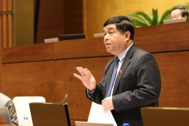Bộ trưởng Bộ Kế hoạch và Đầu tư Nguyễn Chí Dũng giải trình ý kiến của Đại biểu Quốc hội về dự án Luật quy hoạch. (Ảnh: Phương Hoa/TTXVN)