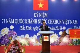 Đại sứ Việt Nam tại Trung Quốc Đặng Minh Khôi chủ trì buổi lễ. (Ảnh: Hải Yến/Vietnam+)