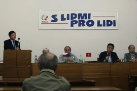 Đại sứ Trương Mạnh Sơn phát biểu tại hội thảo. (Ảnh: Quang Vinh/Vietnam+)