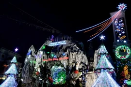 Nhà thờ Hạnh Thông Tây, Quận Gò Vấp, Thành phố Hồ Chí Minh được trang hoàng rực rỡ đón mừng giáng sinh. (Ảnh: An Hiếu/TTXVN)
