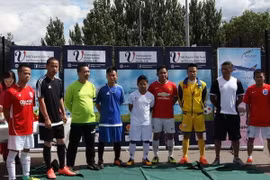 Đại diện một số đội bóng tham gia giải Cup Người Việt UK 2016. (Ảnh: Hạnh Nguyên/Vietnam+) 