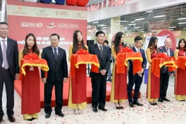 Lễ cắt băng khai mạc hội nghị. (Ảnh:Quang Vinh/Vietnam+)
