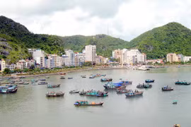 Một góc thị trấn Cát Bà. (Ảnh: Quang Quyết/TTXVN)