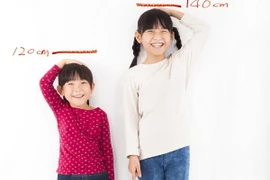 Lớp thể dục với bài tập liên hoàn phát triển chiều cao cho trẻ