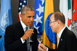 Tổng thư ký Liên hợp quốc Ban Ki-moon thảo luận với Tổng thống Mỹ Barack Obama về biển đối khí hậu. (Nguồn: THX/TTXVN)