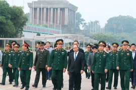 Thủ tướng Nguyễn Xuân Phúc kiểm tra công tác tu bổ định kỳ Công trình Lăng Chủ tịch Hồ Chí Minh. (Ảnh: Thống Nhất/TTXVN)