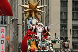 Lễ diễu hành mừng Ngày lễ Tạ ơn lần thứ 90 ở thành phố New York ngày 24/11. (Nguồn: AFP/TTXVN)